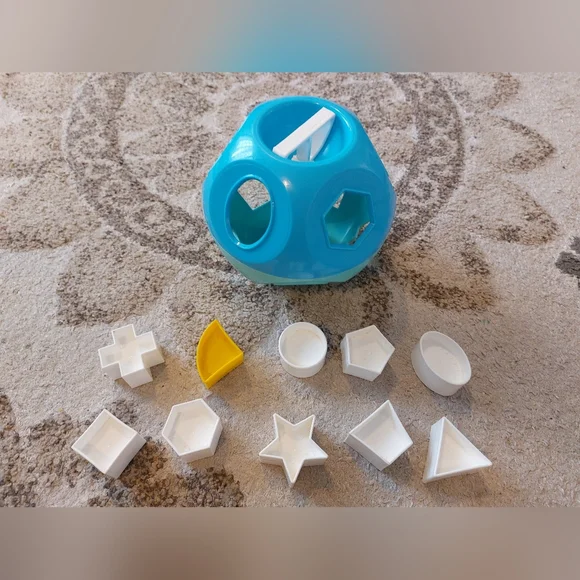 Tupperware Shape Sorting Toy - Picture 1 of 1